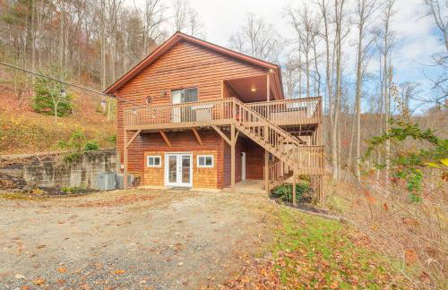 Majestic - Modern Cabin, Hot Tub, & Game Room! - Foto 46
