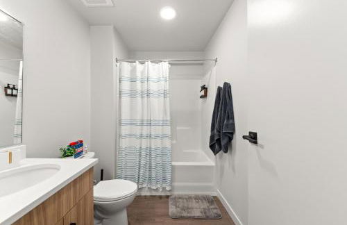 2BR Apartment in DT with Parking - Foto 31