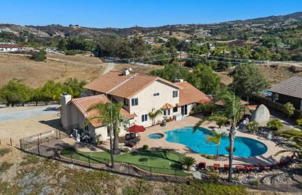 Chardonnay Charm by Avantstay Luxe Group Retreat w/ Pool Mins to Wineries - Foto 98