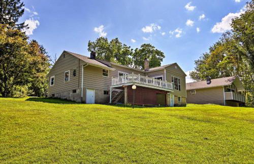 Wawayanda House on 62 Acres - Multiple Fireplaces! - Foto 35