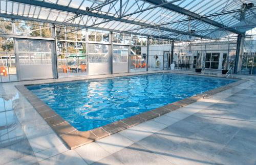 Chez Ced et Laeti, Appartement privé avec jardin et terrasse dans résidence l'estuaire muni d'une piscine couverte et aire de jeu, Linge de lit et de salle d'eau ainsi que télé, compris dans le tarif Profitez à fond de notre belle région - Foto 1