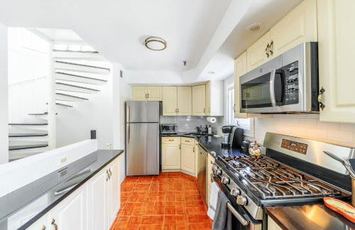 Modern 3BR Townhouse with Private Rooftop & Parking Minutes to NYC - Foto 4
