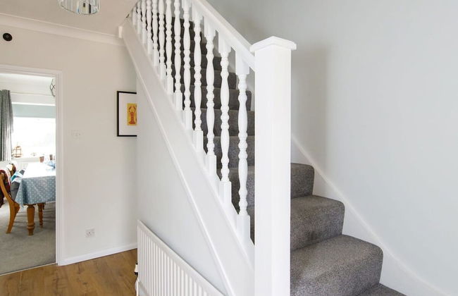 Coastal Retreat for 8 With Hot Tub - Walk to Beach - Foto 8