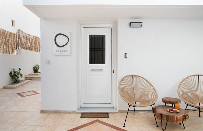 Pebble Luxury Suite by the Sea - Photo 31