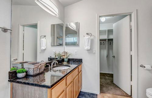 Chic Poolside Oasis - Karaoke - BBQ - Games - Foto 6