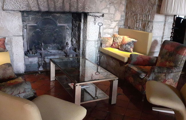 Large Hunting Lodge With Enormous Beautiful Garden - Photo 12