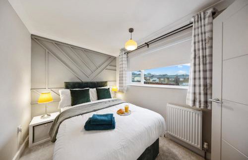 Long-short-stay Medway home with parking, WiFi &pool table - Foto 1