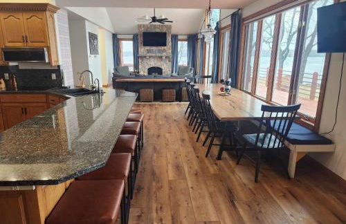 Luxury Family 5BR Lakefront private boat launch - Foto 10