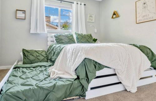 Jacuzzi & Pool House w/Game Room + Fire table - Foto 33