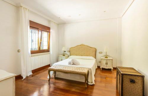 Mansión con Jacuzzi a 40 grados, gran piscina y Pádel - Photo 80