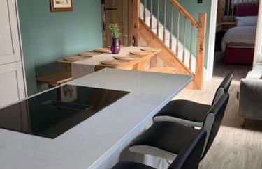 Brand New Stylish Converted Coach House in Cardiff - Foto 1