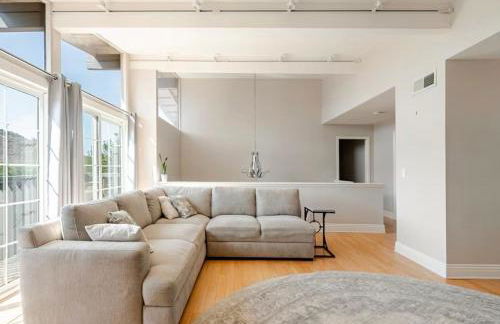 Spacious and Exclusive Oasis 6BR 3BA - Photo 5