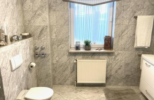 Lüttje Huus Frieda mit Strandkorb am Strand von Mai bis September - Photo 15