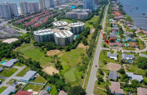 Large pool home and blocks away from the beach - Foto 26