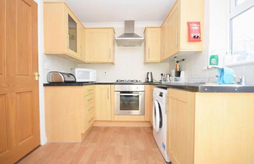 St Marys, Hayling Island - Photo 7