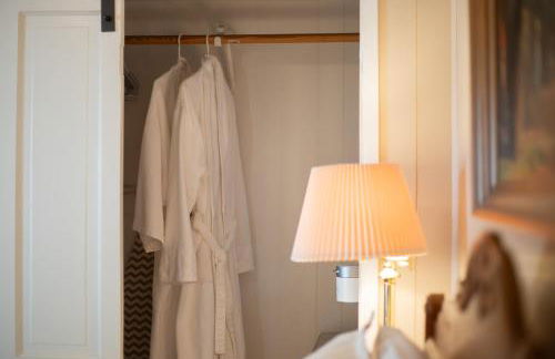 Sleeps 2 Private Entrance, Spa Tub, Near Casino - Foto 16