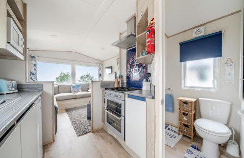 Cabin - Sleeps 4 - Pets Ok - Balcony - Parking - Foto 9