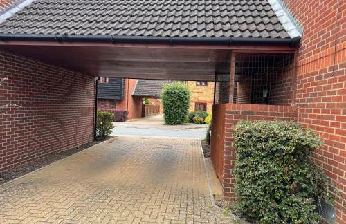 Cozy 2bed flat with free parking near Willen Lake in Milton Keynes - Foto 4