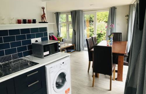 RIVER RETREAT- near Holloway U, Thorpe Park and Heathrow airport - Foto 20