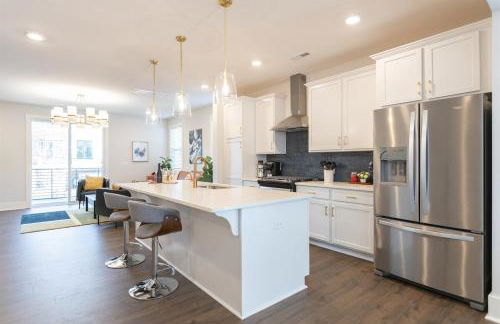 Birdsong Bungalow - Hot Tub, Game Room, Fire Pit - Foto 16