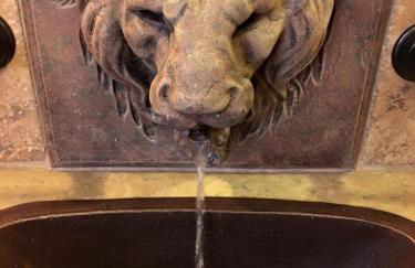 HIGHLANDS CASTLE overlooking Lake George plus 2 other CASTLES & SUITES - Foto 59