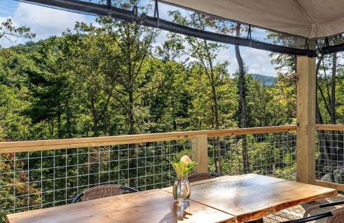 Luxury Tree Tent with Soaking Tub & Pizza Oven Near Waterfalls, Zirconia, North Carolina - Foto 24
