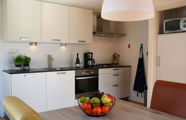 Chic Holiday Home in Noordwijkerhout near Lake - Photo 1