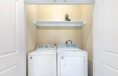 Stunning Living Near City Attractions - Foto 16