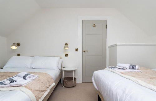 2 Bedroom Cottage-Free Parking - Photo 12