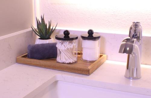 Deluxe 2BR Near Amp, Culture & Walmart wPool - Photo 23