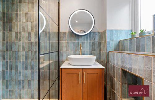 Marlow - Three Bedroom House - Parking - Photo 22