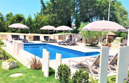 Apartments Engel with Pool - Photo 3