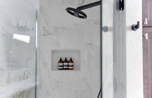 HostWise Stays - The Carnegie - Sauna, 1 Block from Butler St, Family Friendly - Foto 19