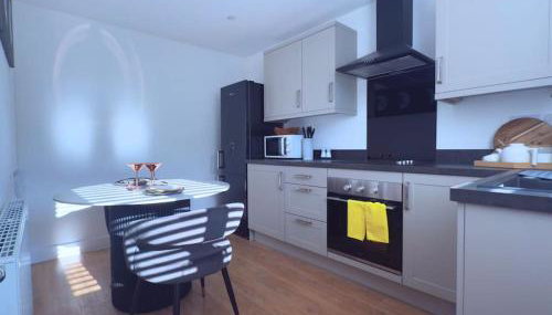 Adeluxe Home - Luxury 2 Bedroom Entire House with Free WiFi, Disney, Netflix and Amazon Prime Included - Foto 3, toaster