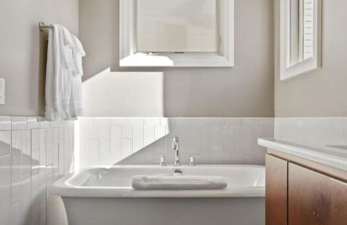 Downtown w Rooftop Deck 4 Bedrooms 3 Baths - Foto 12