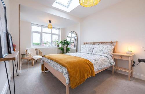 Nature Inspired Bungalow with 3 rooms - 10 mins from Manchester Airport - Foto 1