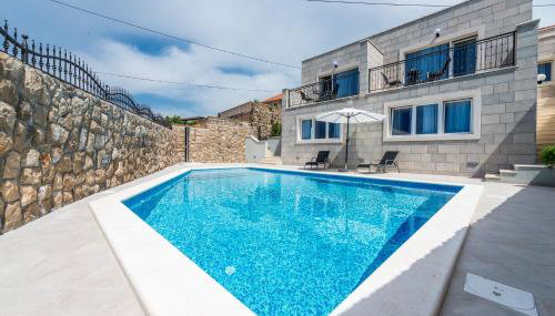 Villa Kabalero - Photo 1