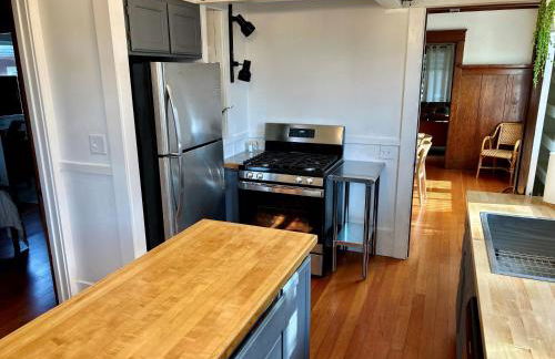 *Boho Bungalow-King-Backyard-Full Kitchen-W/D* - Foto 29