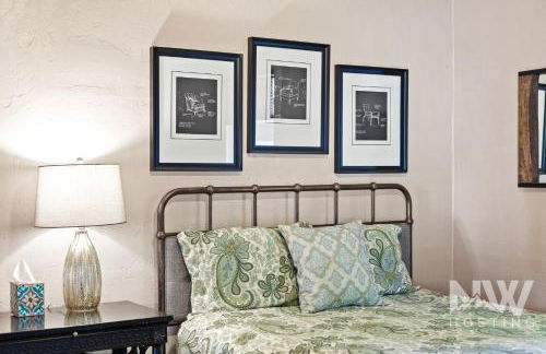 Cozy Farmhouse w Treehouse Fire Pit 1 Mile to Beach Close to Skiing Adventures 1226 - Foto 23