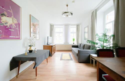 Stilvolle 2 Zimmer Wohnung mit Küche, TV, Waschmaschine - Foto 1