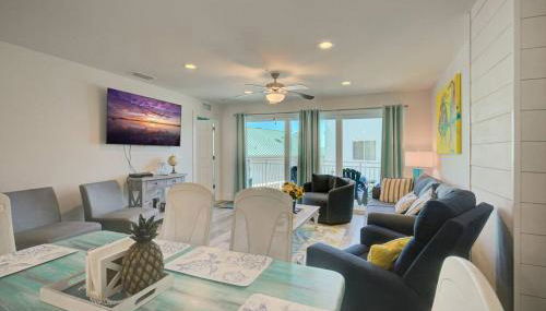 Sunset Dreams 304 Modern Madeira Beach Condo Heated Pool & Walk to Beach - Foto 3