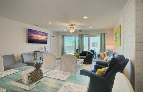Sunset Dreams 304 Modern Madeira Beach Condo Heated Pool & Walk to Beach - Foto 3