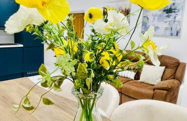 Brand-New Modern 2 Bed Room Apart ment With FREE Parking - Foto 2