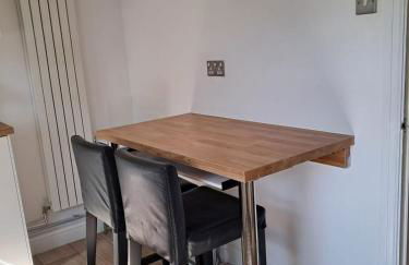 Two Bed house, Parking for 2 cars close to Heathrow - Foto 9