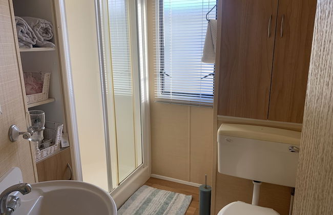 Lovely 2 Bed Chalet in Clacton-on-sea - Foto 12