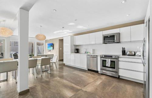 Upscale Modern Villa Private w Terrace in Bahia Mar Beachfront Resort, Heated Pool! - Photo 1