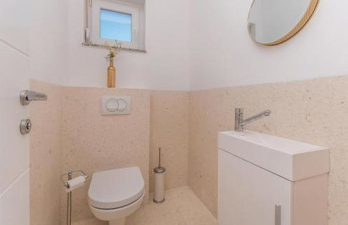 4 Bedroom Cozy Home In Donja Jagodnja - Foto 39