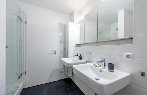 EXQUIS 2BR Design Apartment LOUIS I Parking I Balcony I Mercedes-Benz I Family-friendly - Foto 16