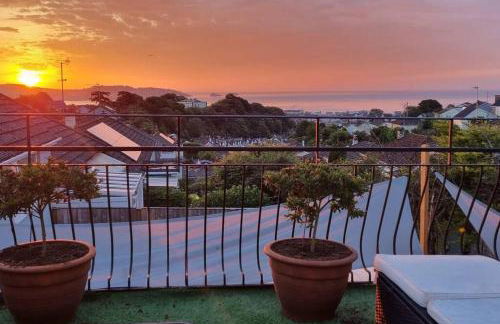 3 Bedroom Bungalow with great Sea Views, Private Hot Tub & Gardens - Foto 14