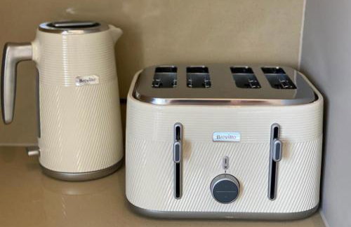 2 Bedroom Lux Apartment in Hendon- New Build - Photo 13